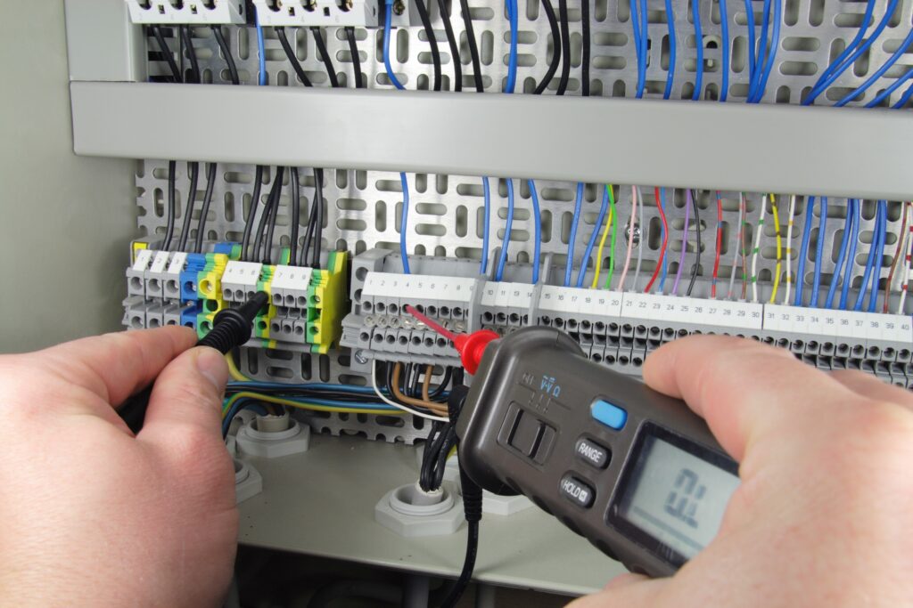 ¿Cuánto cuesta instalar un cuadro eléctrico de distribución? 2 ¿Cuánto cuesta instalar un cuadro eléctrico de distribución?